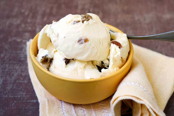 Bastani Sonnati traditional Persian ice cream